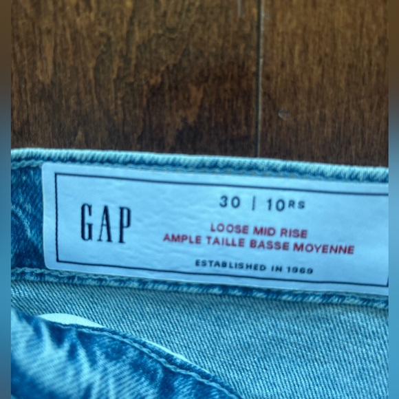 Gap women’s loose mid-rise jeans - Picture 2 of 4
